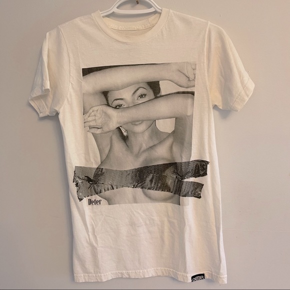 Deter Clothing Sexy Model T-Shirt - Picture 1 of 2